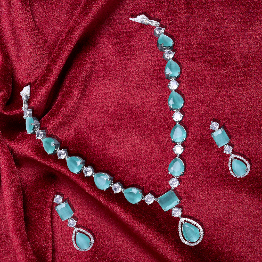 NOVELA LEAVES NECKLACE