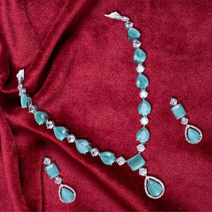NOVELA LEAVES NECKLACE