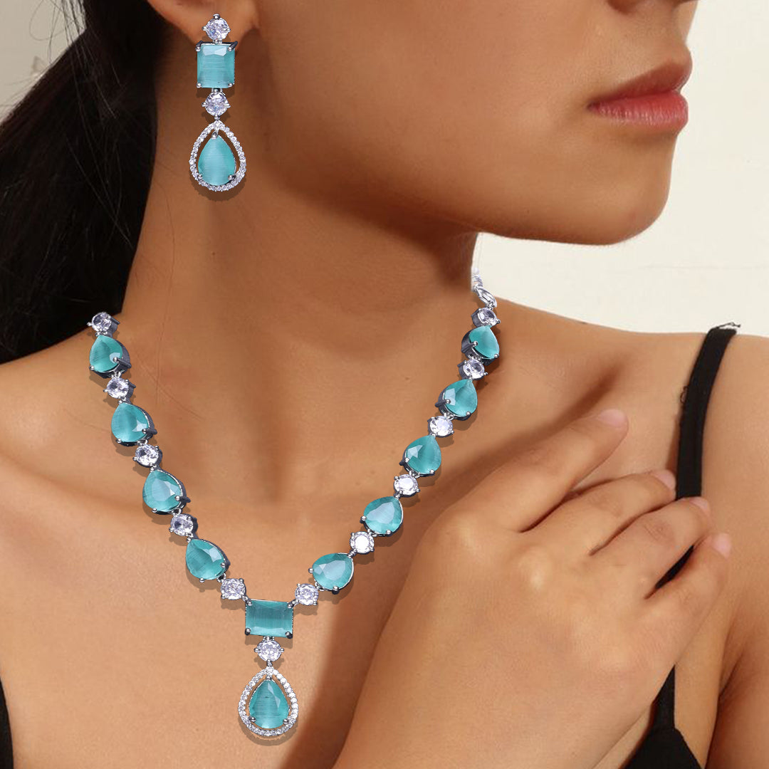 NOVELA LEAVES NECKLACE