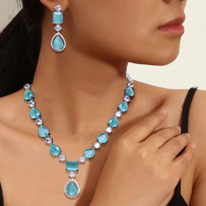 NOVELA LEAVES NECKLACE