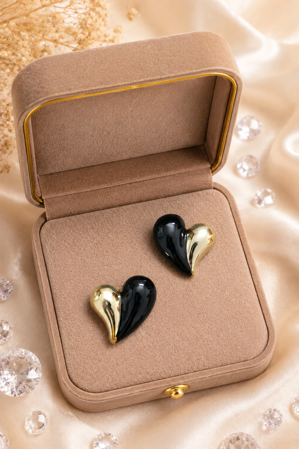 Éclipse Heart Studs